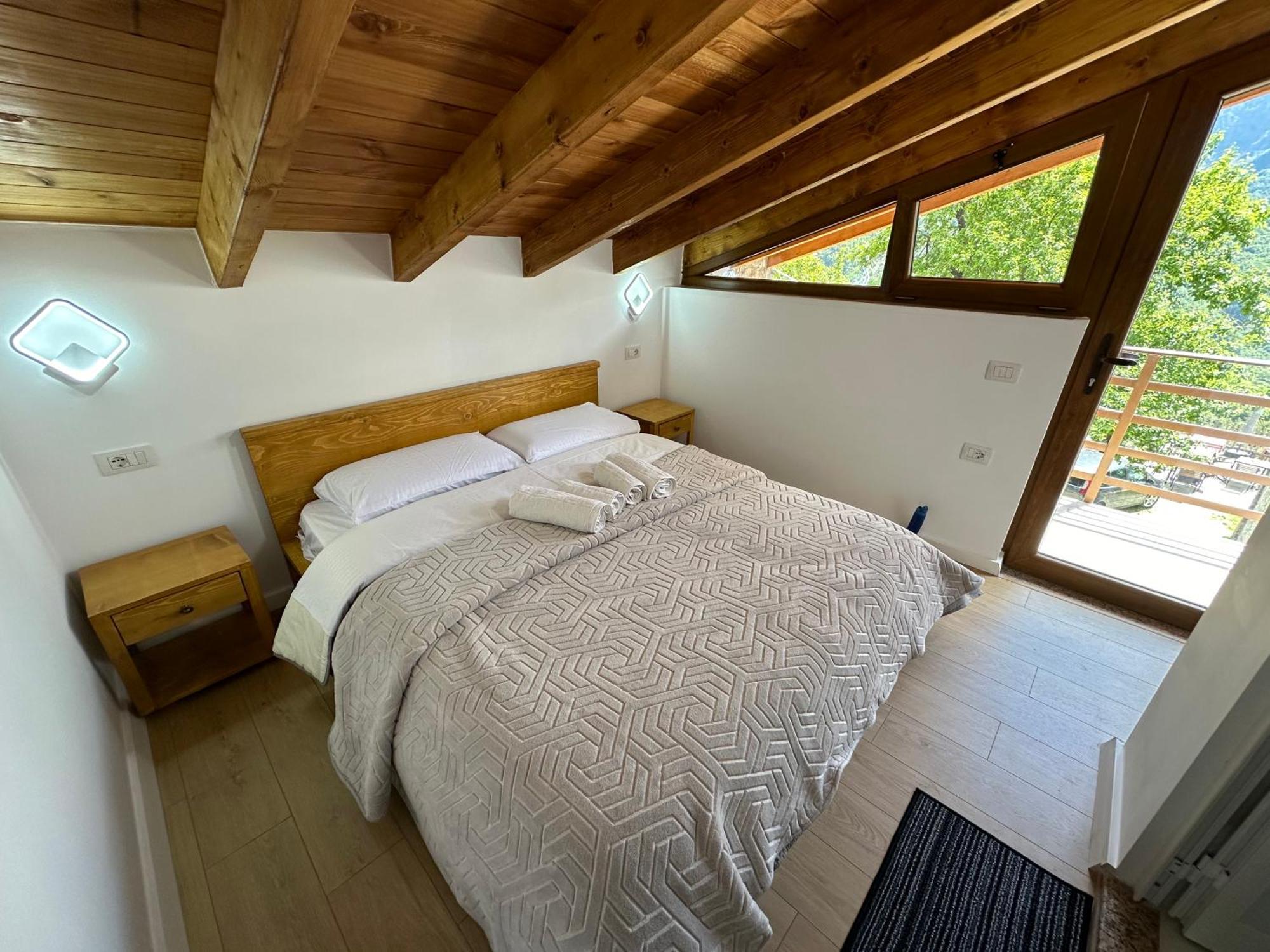 Bujtina Carku Hotel Theth Ngoại thất bức ảnh