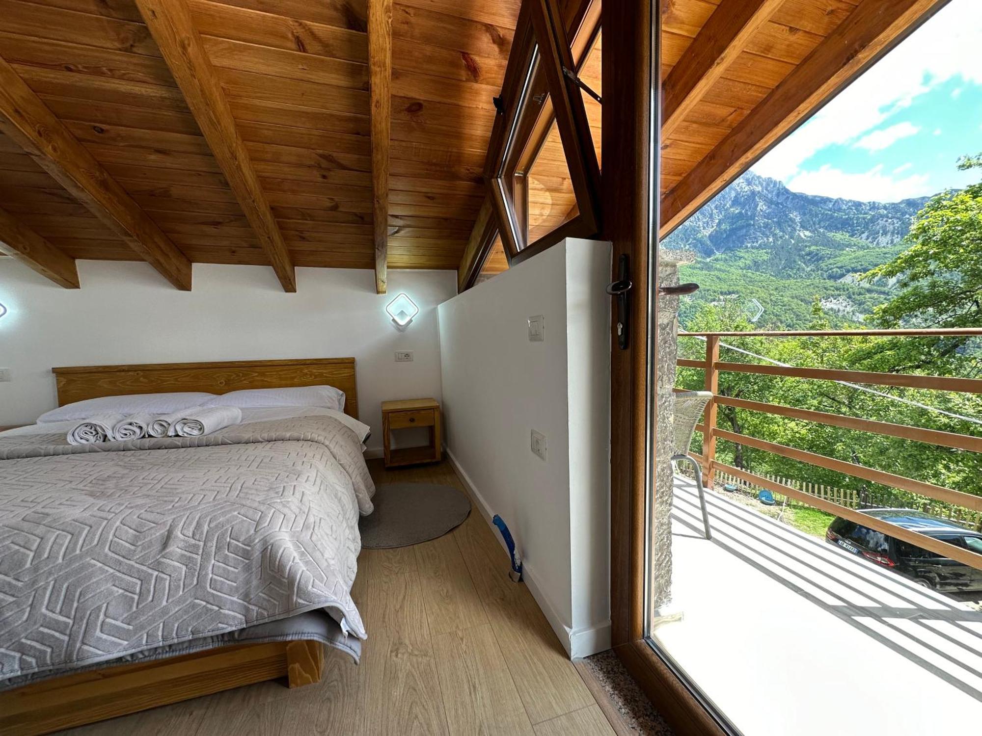 Bujtina Carku Hotel Theth Ngoại thất bức ảnh