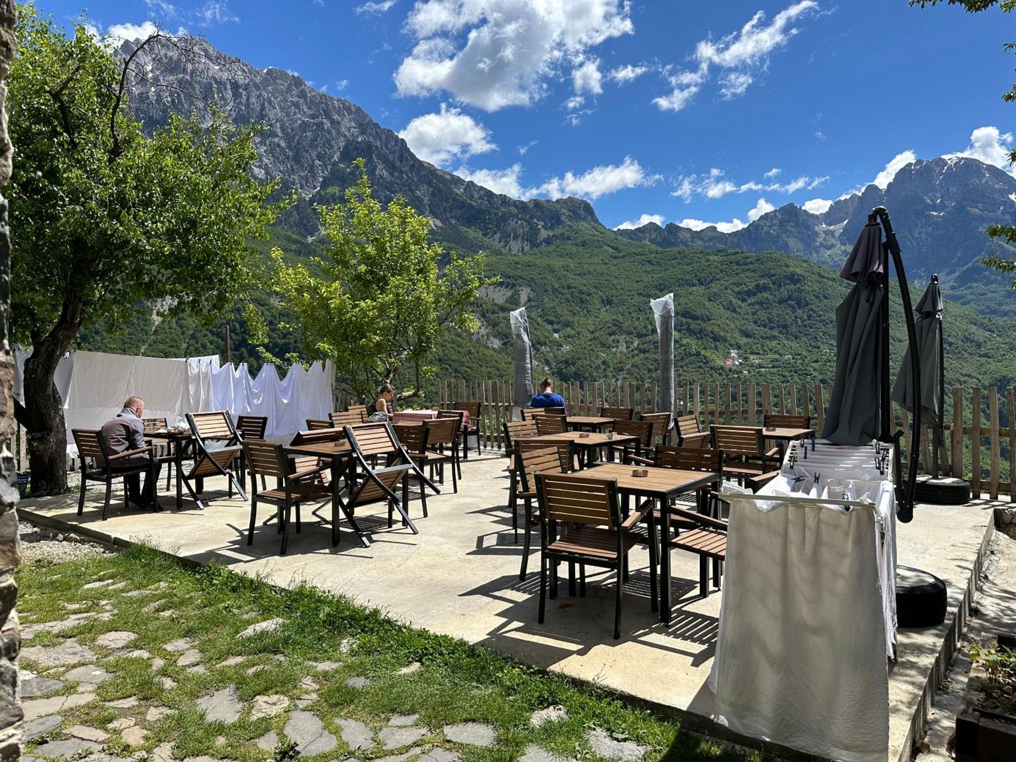 Bujtina Carku Hotel Theth Ngoại thất bức ảnh