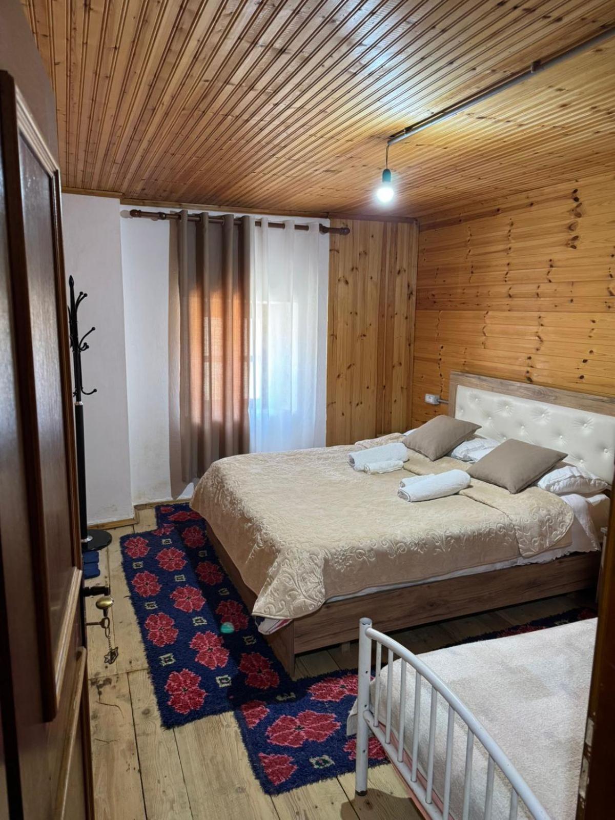 Bujtina Carku Hotel Theth Ngoại thất bức ảnh
