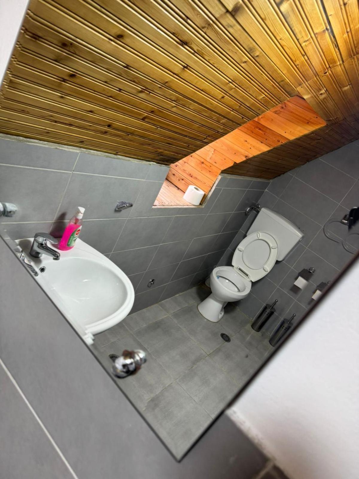 Bujtina Carku Hotel Theth Ngoại thất bức ảnh